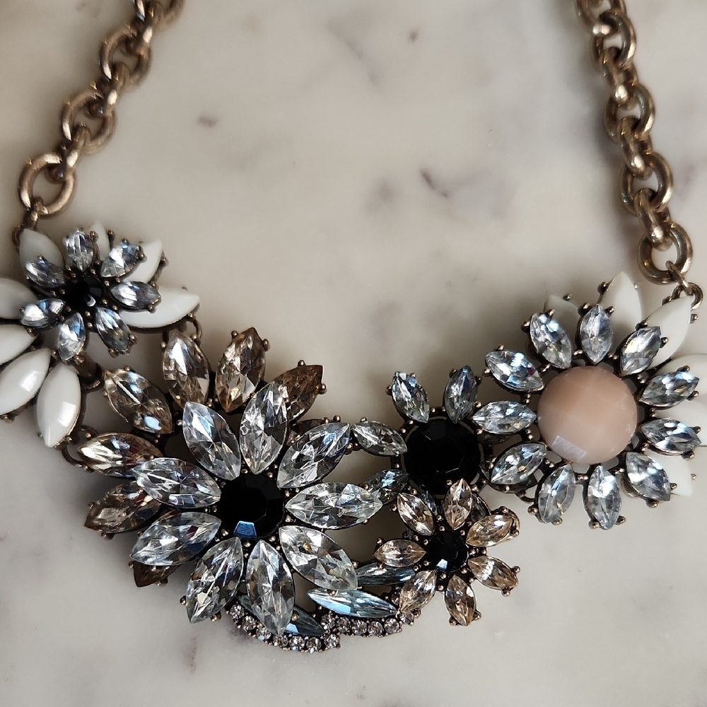 EUC Floral Goldtone Necklace with Rhinstones | Crystals | Silver Accents Vntg